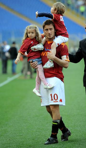 FAMIGLIA - Francesco Totti: Federer stima il capitano, come lui legatissimo alla famiglia. Sul numero di figli per vince Roger: 4-3. Ansa
